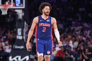 CC单场30分5板10助3断3帽 上一位做到这点的东部球员是09年詹姆斯