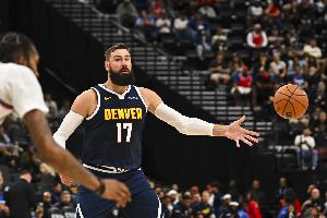 杨健：瓦兰问题和杨瀚森一样只能站篮下 他要在开拓者也打不上