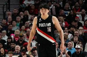 💢继续等待！杨瀚森上半场未获出场机会 NBA生涯首次！