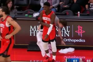 谢泼德不给上了？乌度卡下半场轮换上了霍勒迪 没上谢泼德