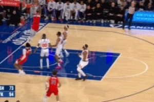 就喜欢这么打！惠特摩尔反击空接暴扣