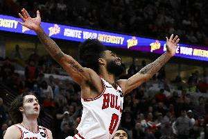 多诺万谈科比-怀特：目标是让他下周加入合练 有望几周后复出