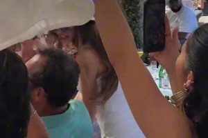 哇塞，老詹这是去哪里度假了，有这么多美女狂嗨😍