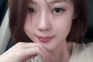 这个我是真喜欢😍云南台足球女主持短发好飒好飒~