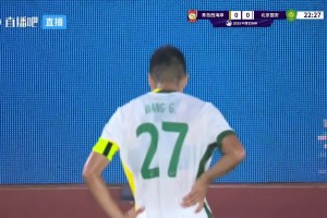 王刚上半场23分钟已叉腰🤔，解说：毕竟36岁了，已经有点撑着了