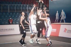 外国网友转发王哲林集锦：这就是在家睡觉被nba选中的天才？