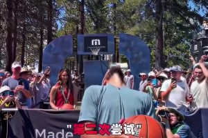 库里背投都这么准的吗？全场都沸腾了