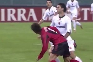 踢球不出汗，进球如跳华尔兹！有种踢球方式叫潇洒！