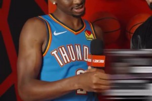 亚历山大看自己每年的2K能力值变化，上来一个73没绷住！