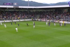 利雅得胜利落后！叶海亚失误送礼，扬-博霍单刀破门