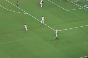 实拍：国安球迷刚质疑乃比江打右路，后者便送出精准逆足助攻🔥